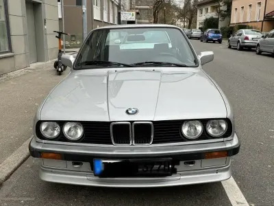 Gebraucht BMW 325 122 PS (89 kW) 1986 Silber Limousine