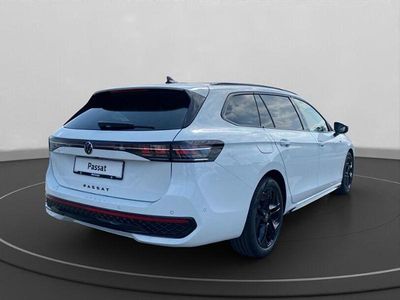 Usata VW Passat R-line 150 CV (110 kW) 2025 Bianco Station wagon