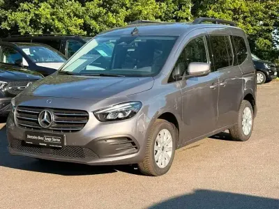 Gebraucht Mercedes T180 Progressive 131 PS (96 kW) 2025 Grau Van / Kleinbus