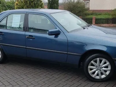 Gebraucht Mercedes C220 Classic 150 PS (110 kW) 1993 Blau Limousine
