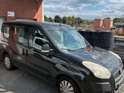 Gebraucht Fiat Doblò 90 PS (66 kW) 2012 Schwarz Van / Kleinbus