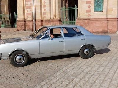 Usado Opel Rekord 90 HP (66 kW) 1970 Prateado Sedan