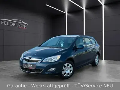 Gebraucht Opel Astra 101 PS (74 kW) 2012 Andere Limousine