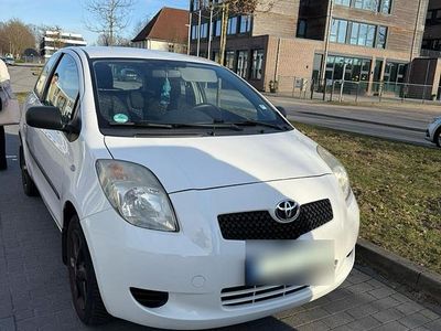 Gebraucht Toyota Yaris 69 PS (50 kW) 2009 Weiß Kleinwagen