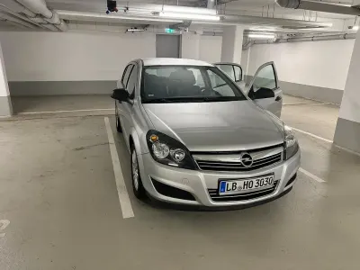Gebraucht Opel Astra 90 PS (66 kW) 2009 Silber Limousine