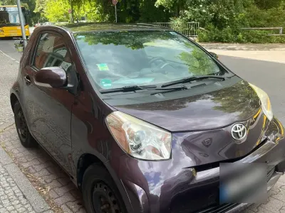Gebraucht Toyota iQ 68 PS (50 kW) 2009 Violet Kleinwagen