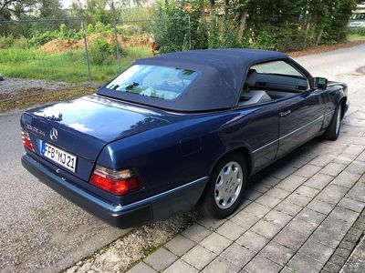 Gebraucht Mercedes E300 220 PS (161 kW) 1993 Blau Cabrio