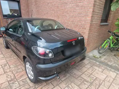 Gebraucht Peugeot 206 CC 109 PS (80 kW) 2004 Schwarz Cabrio