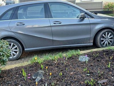 Gebraucht Mercedes B180 122 PS (89 kW) 2013 Grau Van / Kleinbus