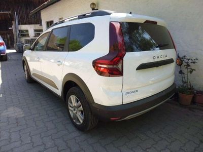 Neu Dacia Jogger Essentiel 101 PS (74 kW) 2026 Arktisweiss und andere Van / Kleinbus