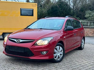 Gebraucht Hyundai i30 90 PS (66 kW) 2012 Rot Kombi