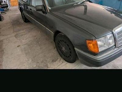 Gebraucht Mercedes 200 75 PS (55 kW) 1990 Schwarz Limousine