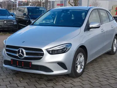 Gebraucht Mercedes B200 Style 163 PS (119 kW) 2019 Silber Kleinwagen