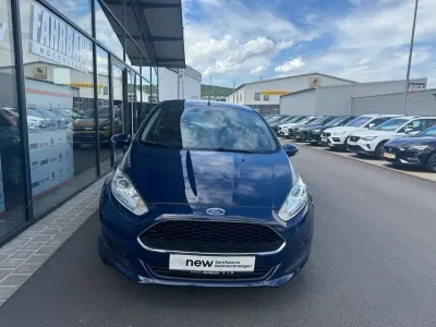 Gebraucht Ford Fiesta Trend 101 PS (74 kW) 2017 Blazerblau Kleinwagen