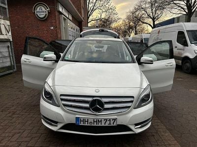 Weiß Gebraucht 2013 Mercedes B180 Van / Kleinbus | 14.500 € (Fairer Preis)