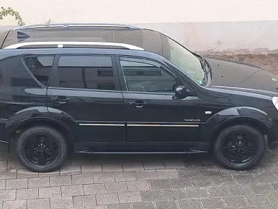 Gebraucht SsangYong Rexton 180 PS (132 kW) 2013 Schwarz SUV