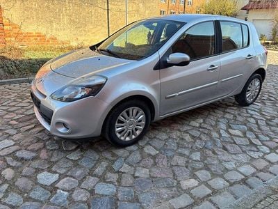 Gebraucht Renault Clio III Dynamique 75 PS (55 kW) 2012 Grau Limousine