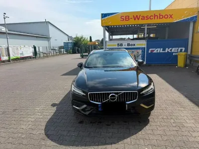 Gebraucht Volvo V60 150 PS (110 kW) 2019 Schwarz Kombi