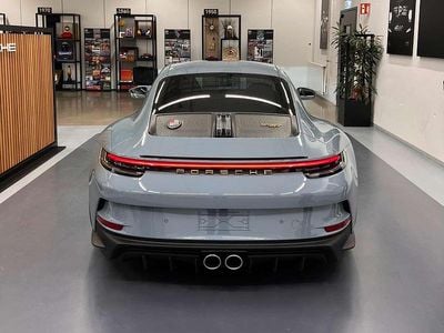Nouă Porsche 992 525 CP (386 kW) 2025 Albastru Coupe
