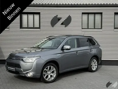 Gebraucht Mitsubishi Outlander P-HEV Instyle 121 PS (88 kW) 2013 Grau SUV
