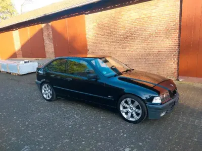 Second-hand BMW 316 102 CP (75 kW) 1995 Negru Hatchback