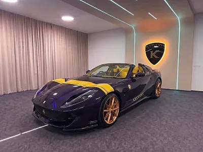 Gebraucht Ferrari 812 812 PS (597 kW) 2023 Violett Cabrio
