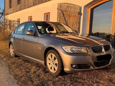 Second-hand BMW 318 143 CP (105 kW) 2010 Gri Berlinǎ
