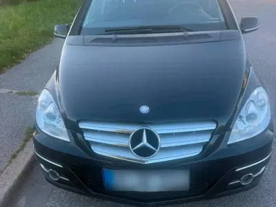 Gebraucht Mercedes B200 140 PS (102 kW) 2009 Schwarz Van / Kleinbus