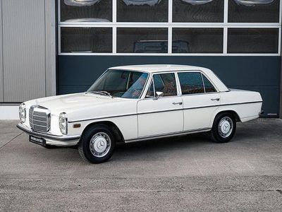 Second-hand Mercedes 220 105 CP (77 kW) 1972 Berlinǎ