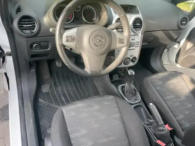 Gebraucht Opel Corsa 75 PS (55 kW) 2013 Weiß Kleinwagen