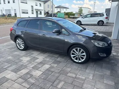 Gebraucht Opel Astra Sport 110 PS (80 kW) 2011 Grau Kombi