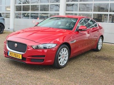 Gebraucht Jaguar XE Prestige 250 PS (183 kW) 2017 Rot Limousine