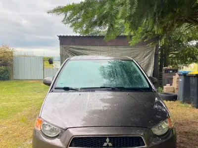 Gebraucht Mitsubishi Colt Edition 75 PS (55 kW) 2011 Gold Kleinwagen
