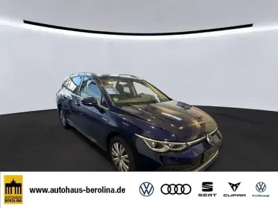Gebraucht VW Golf VIII Style 150 PS (110 kW) 2022 Atlantik blue metallic Kombi