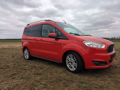 Gebraucht Ford Tourneo Courier Titanium 75 PS (55 kW) 2017 Rot Van / Kleinbus