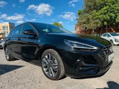Gebraucht Hyundai i30 Trend 120 PS (88 kW) 2024 Schwarz Limousine