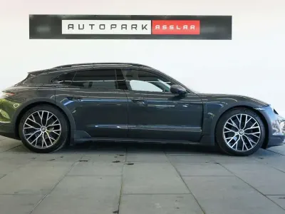 Gebraucht Porsche Taycan 4 Cross Turismo Cross Turismo 350 kW (476 PS) 2022 Vulkangraumetallic Kombi