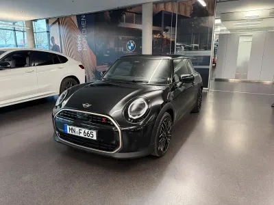 Gebraucht Mini Cooper S Favoured 204 PS (150 kW) 2024 Schwarz Kleinwagen