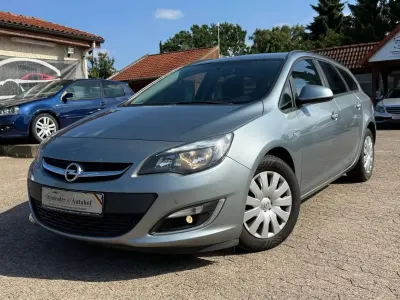 Gebraucht Opel Astra Edition 95 PS (69 kW) 2014 Silbersee/silver lake Kombi