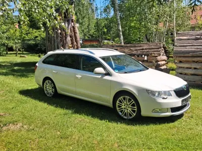 Używany Skoda Superb 160 KM (117 kW) 2012 Biały Kombi