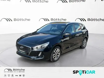Gebraucht Hyundai i30 Trend 140 PS (102 kW) 2017 Phantom black / mic Kombi