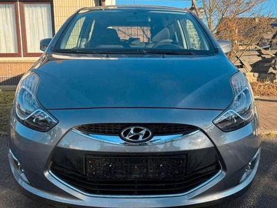 Grau Gebraucht 2013 Hyundai ix20 Edition Kleinwagen | 5.500 € (Fairer Preis)