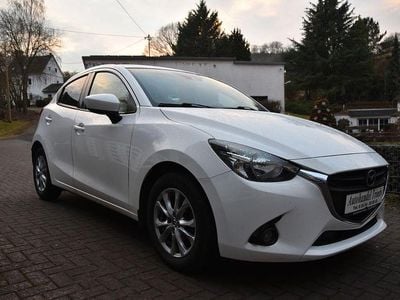 Weiß Gebraucht 2016 Mazda 2 Exclusive-Line Limousine | 6.999 € (Fairer Preis)