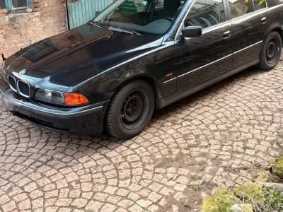 Gebraucht BMW 520 136 PS (100 kW) 2000 Schwarz Limousine
