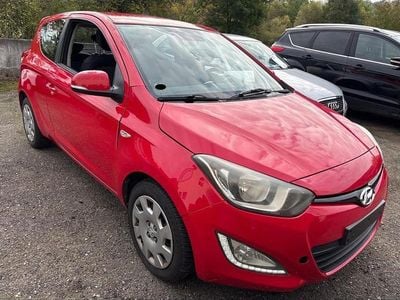 Gebraucht Hyundai i20 Classic 86 PS (63 kW) 2014 Rot Kleinwagen