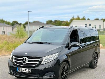 Schwarz Gebraucht 2016 Mercedes V250 Avantgarde Edition Van / Kleinbus | 31.500 € (Fairer Preis)