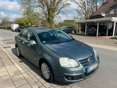 Gebraucht VW Jetta 102 PS (75 kW) 2008 Grau Limousine