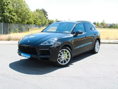 Gebraucht Porsche Cayenne E-Hybrid 462 PS (339 kW) 2020 Schwarz SUV