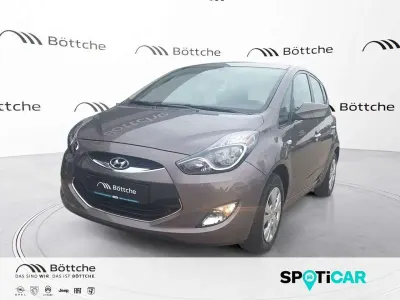 Gebraucht Hyundai ix20 90 PS (66 kW) 2015 Cashmere brown / mic Kleinwagen