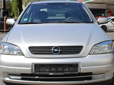 Gebraucht Opel Astra Selection 84 PS (61 kW) 2001 Silber Limousine